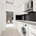 Luxury 1 *