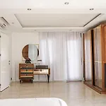 Villa Luxury 1 *