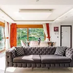 Villa Luxury 1 *