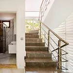 Villa Luxury 1 *