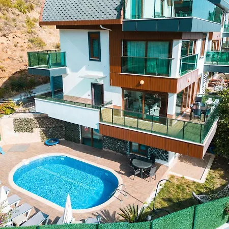 Luxury 1 ألانيا