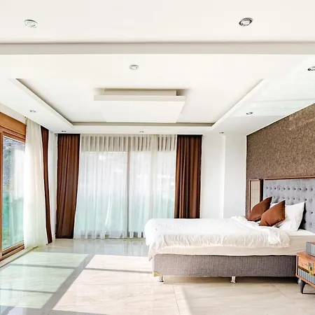 Luxury 1 * ألانيا