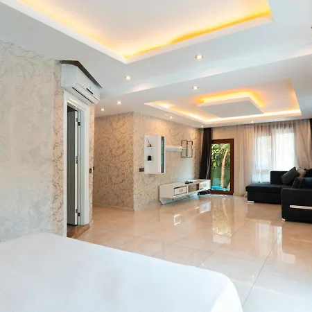 Luxury 1 אלאניה