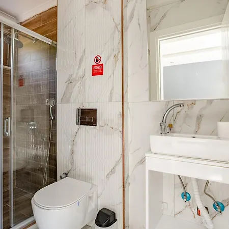 Luxury 1 * אלאניה