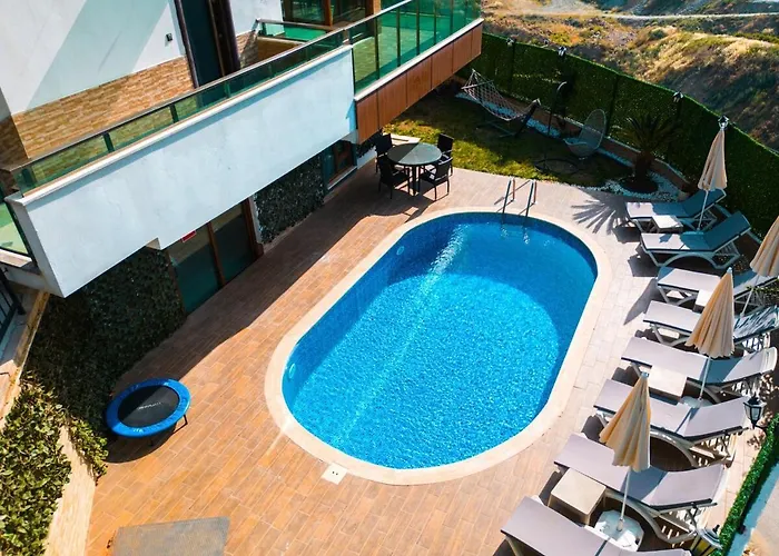 Luxury 1 *